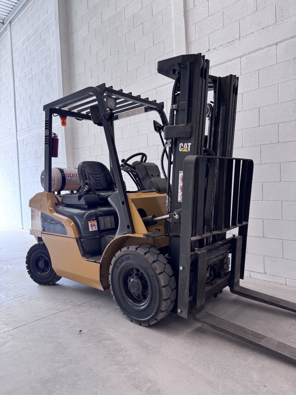 Montacargas Caterpillar GP25N 2015