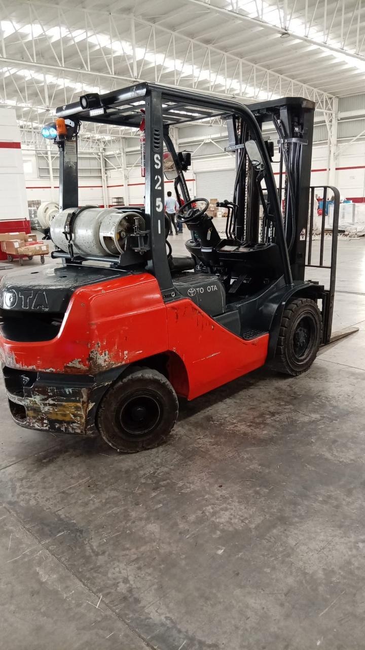Montacargas Toyota 2015 de 6000 lb